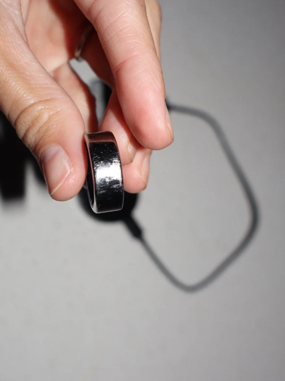 Oura Silver Smart Ring and Charger